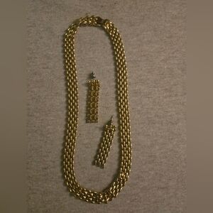 Elegant Gold Necklace and Earring Set